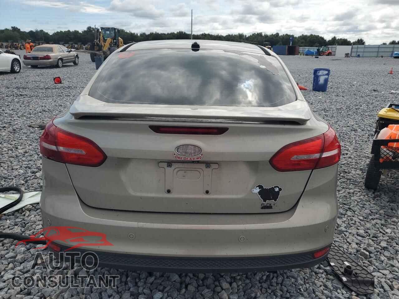 FORD FOCUS 2015 - 1FADP3F21FL247239