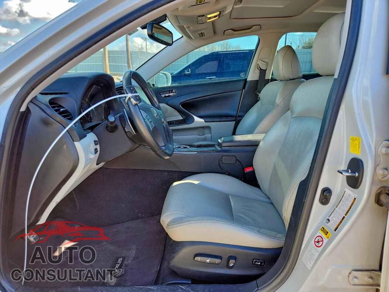 LEXUS IS 2011 - JTHBF5C27B5133215