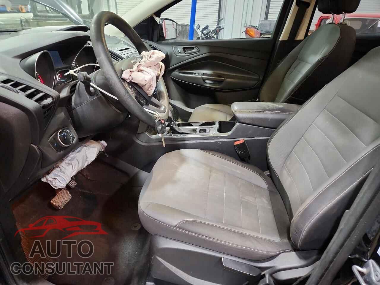 FORD ESCAPE 2017 - 1FMCU0F79HUB80195