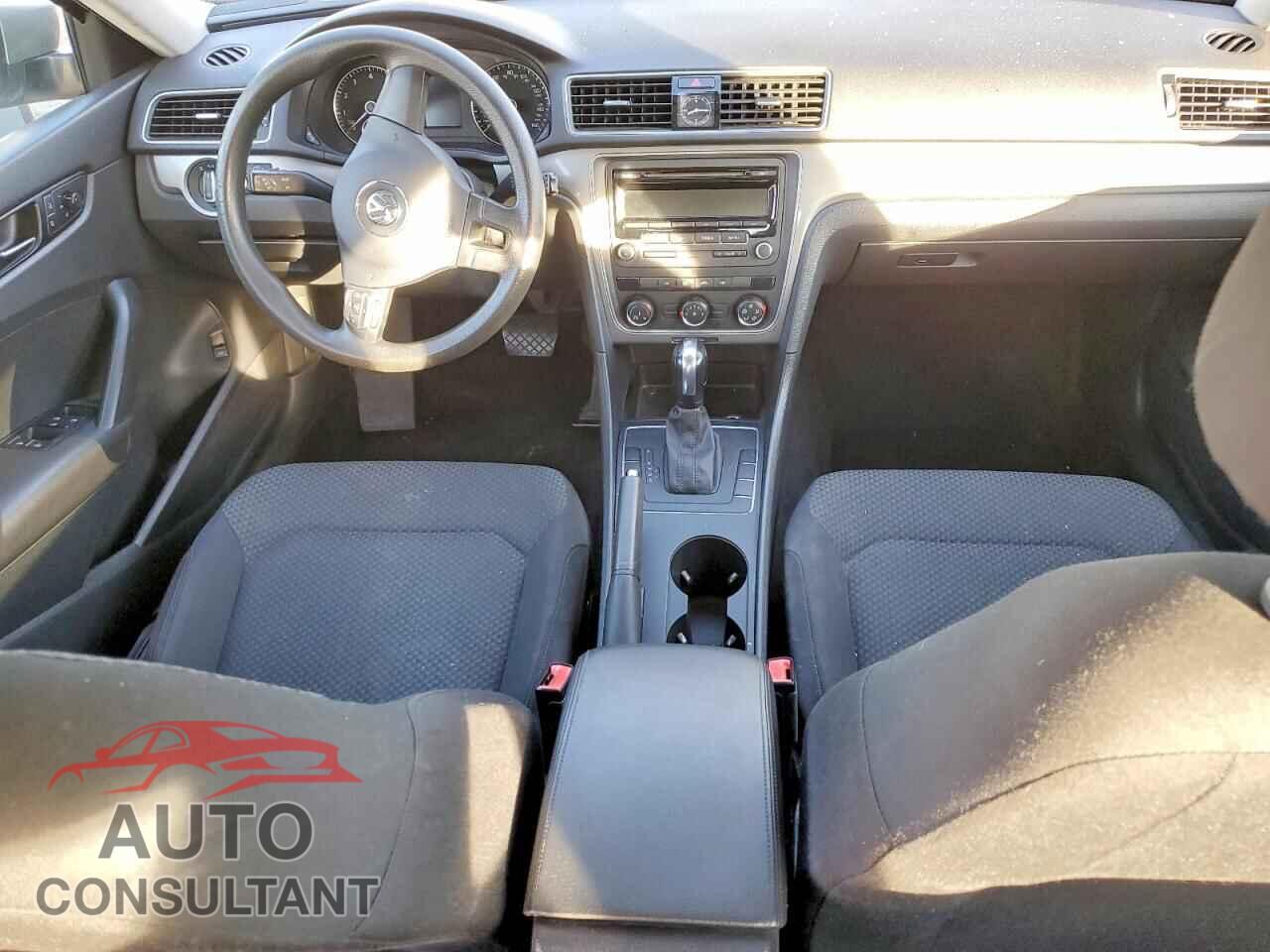 VOLKSWAGEN PASSAT 2014 - 1VWAT7A38EC109127