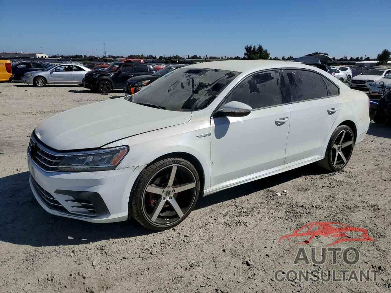 VOLKSWAGEN PASSAT 2018 - 1VWAA7A34JC014533