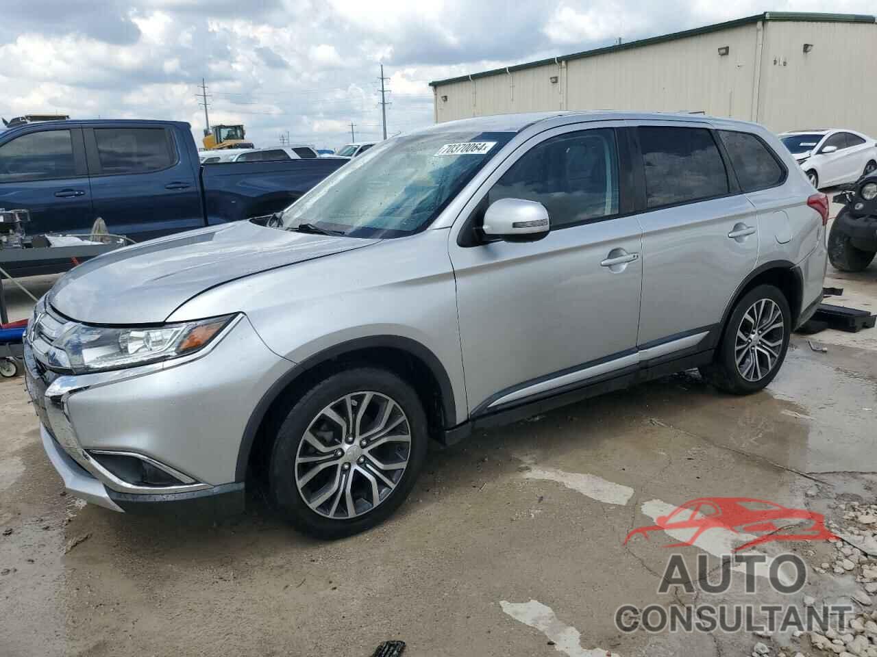 MITSUBISHI OUTLANDER 2018 - JA4AD3A35JZ039810