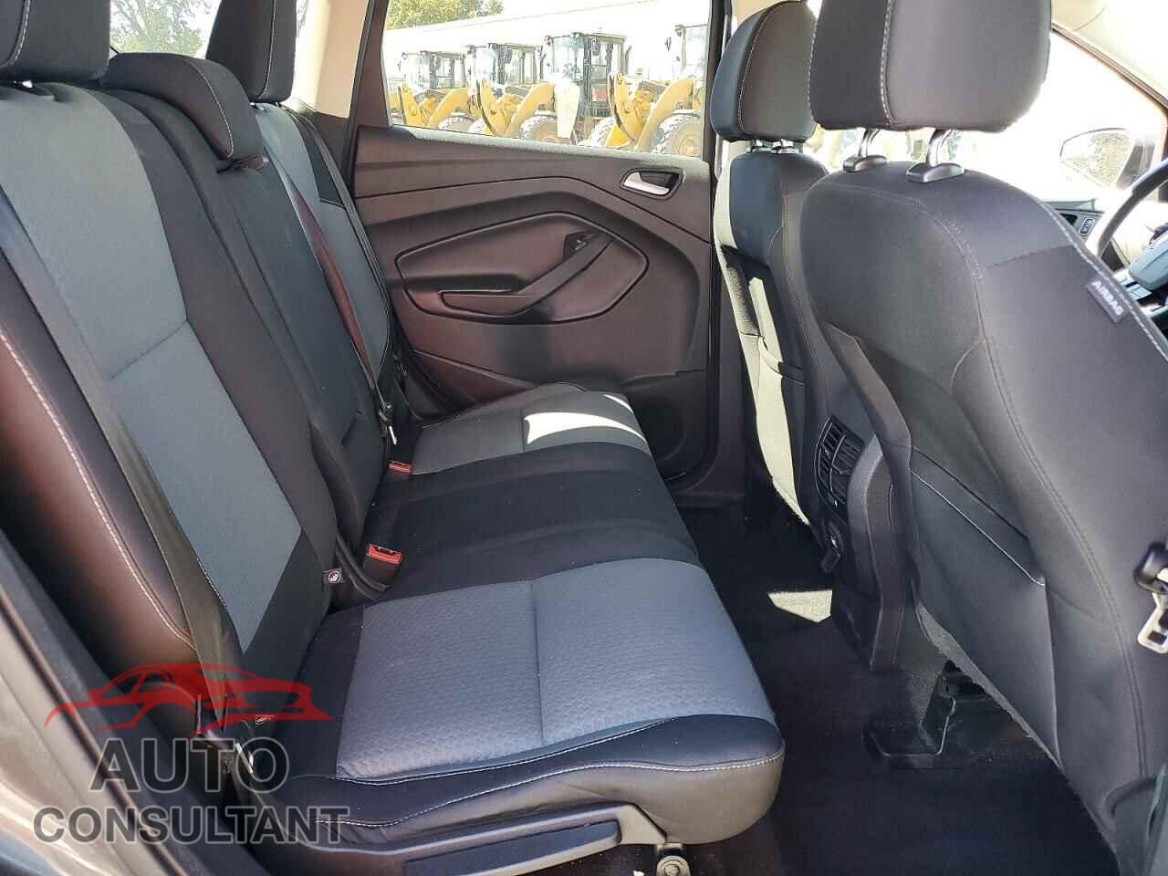 FORD ESCAPE 2017 - 1FMCU9G95HUB08382
