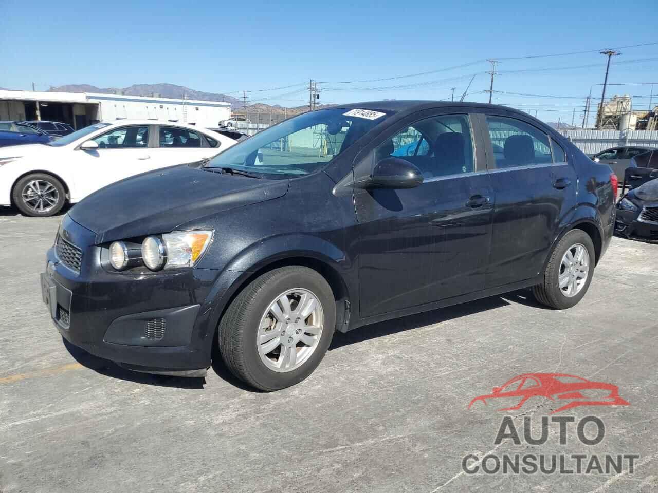 CHEVROLET SONIC 2013 - 1G1JC5SG8D4181519