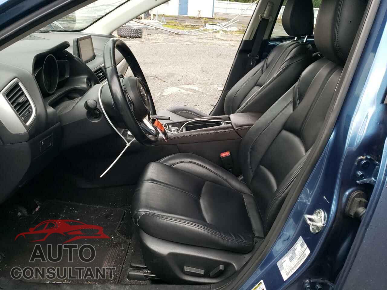 MAZDA 3 2018 - 3MZBN1L36JM213908