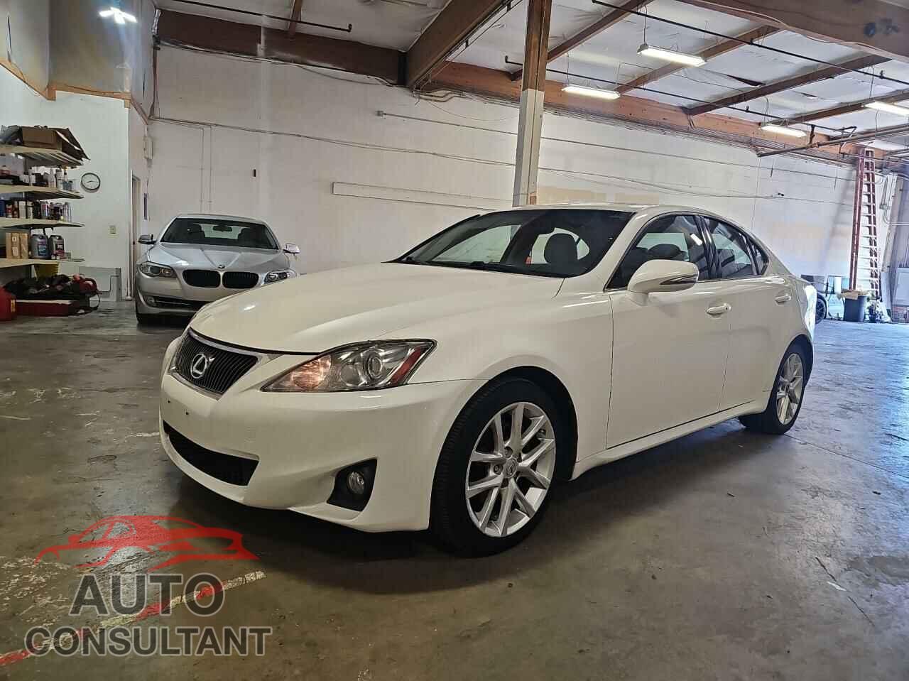 LEXUS IS 2011 - JTHBF5C22B5135177