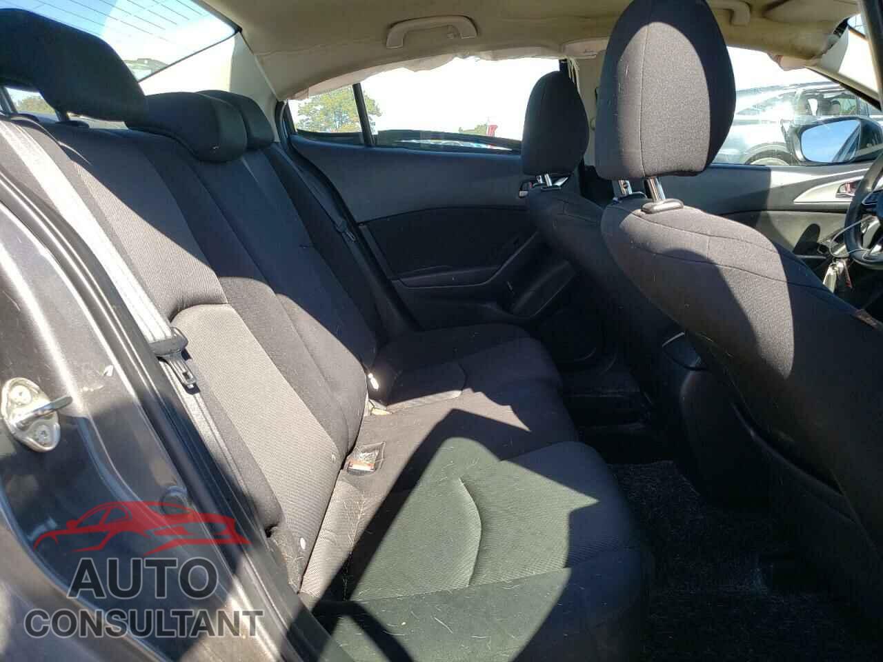 MAZDA 3 2018 - 3MZBN1U70JM164867