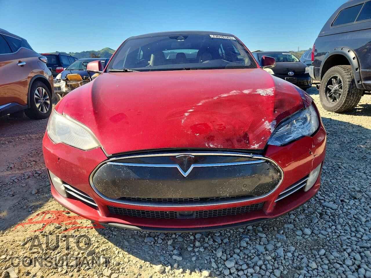TESLA MODEL S 2015 - 5YJSA1E28FF105143
