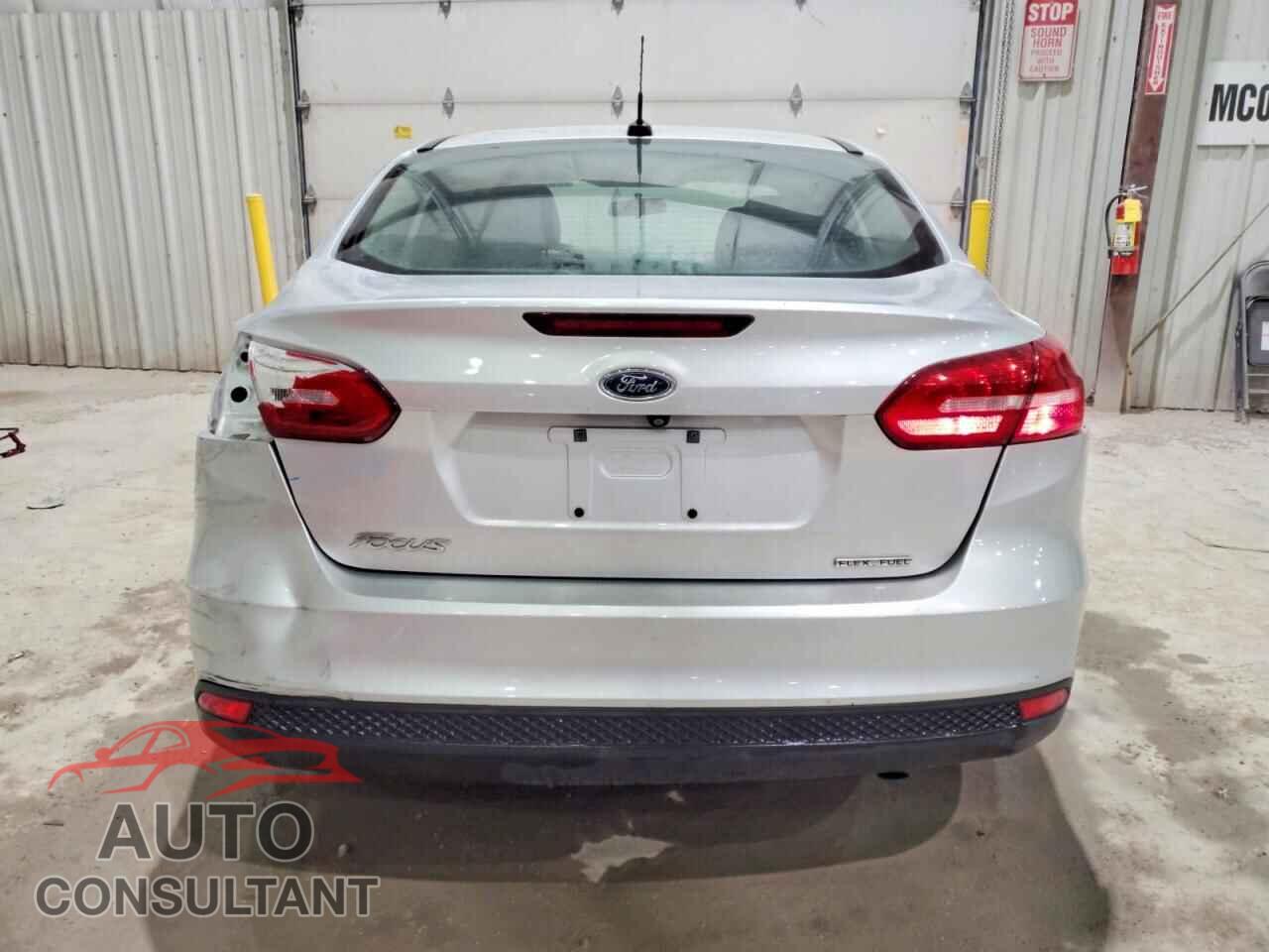 FORD FOCUS 2016 - 1FADP3E20GL216020