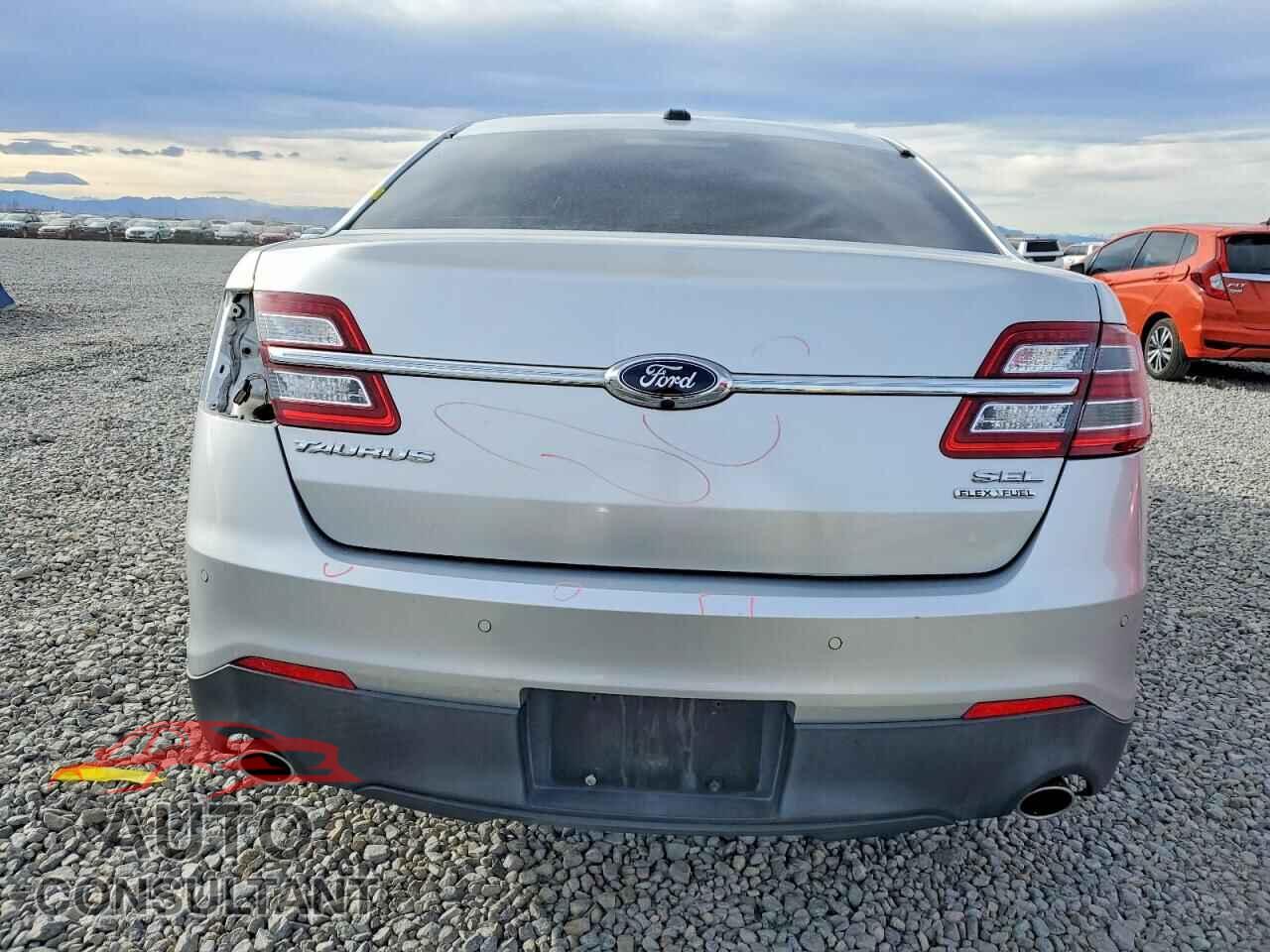 FORD TAURUS 2015 - 1FAHP2E82FG196280