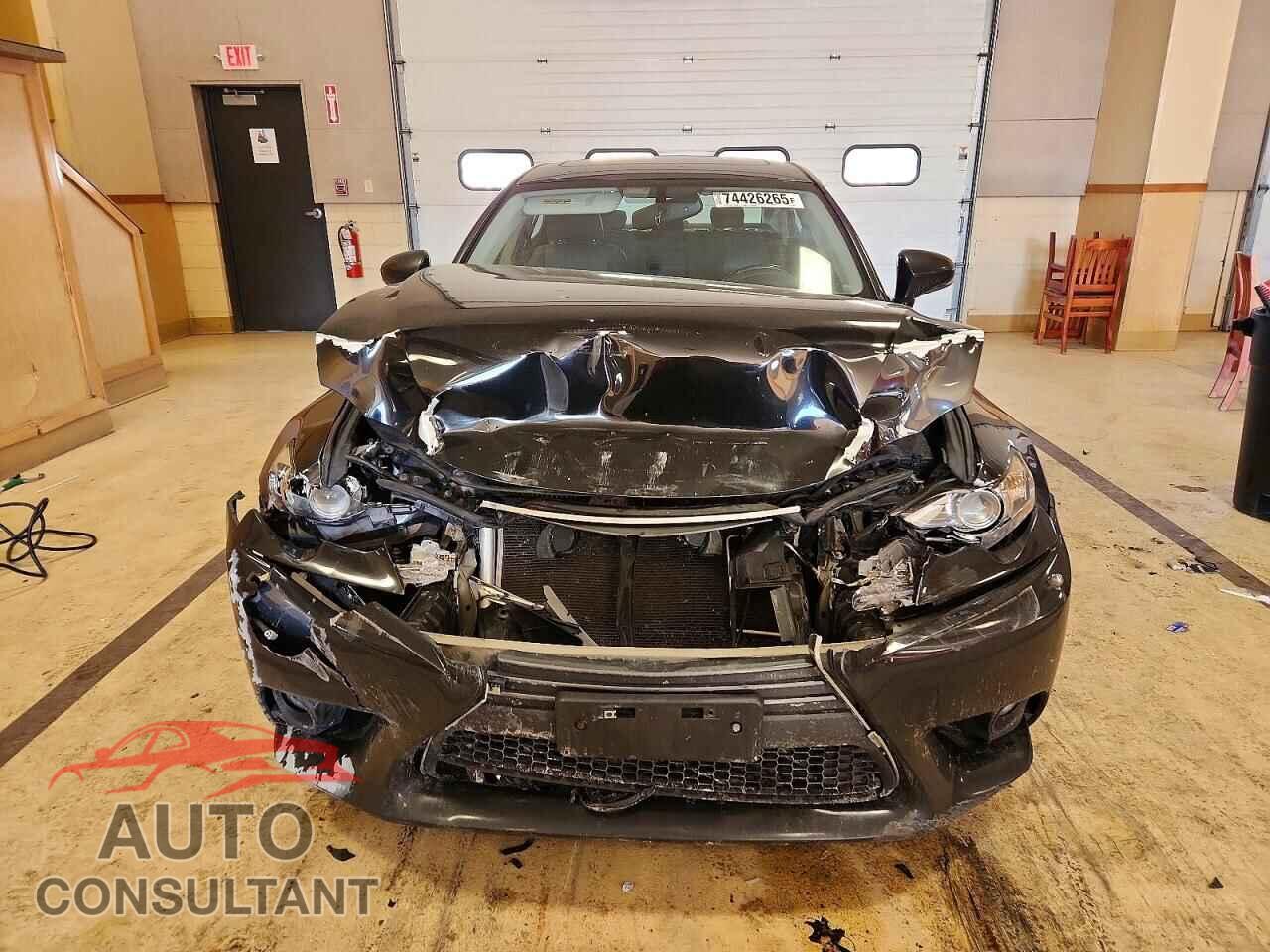 LEXUS IS 2015 - JTHCF1D23F5025613