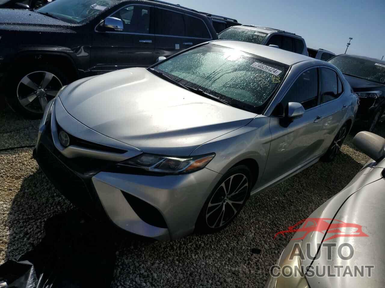 TOYOTA CAMRY 2018 - 4T1B11HK3JU532737