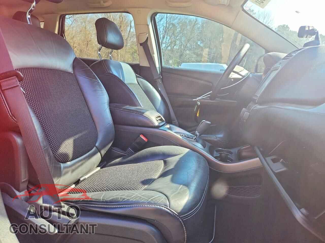 DODGE JOURNEY 2015 - 3C4PDCGBXFT718923
