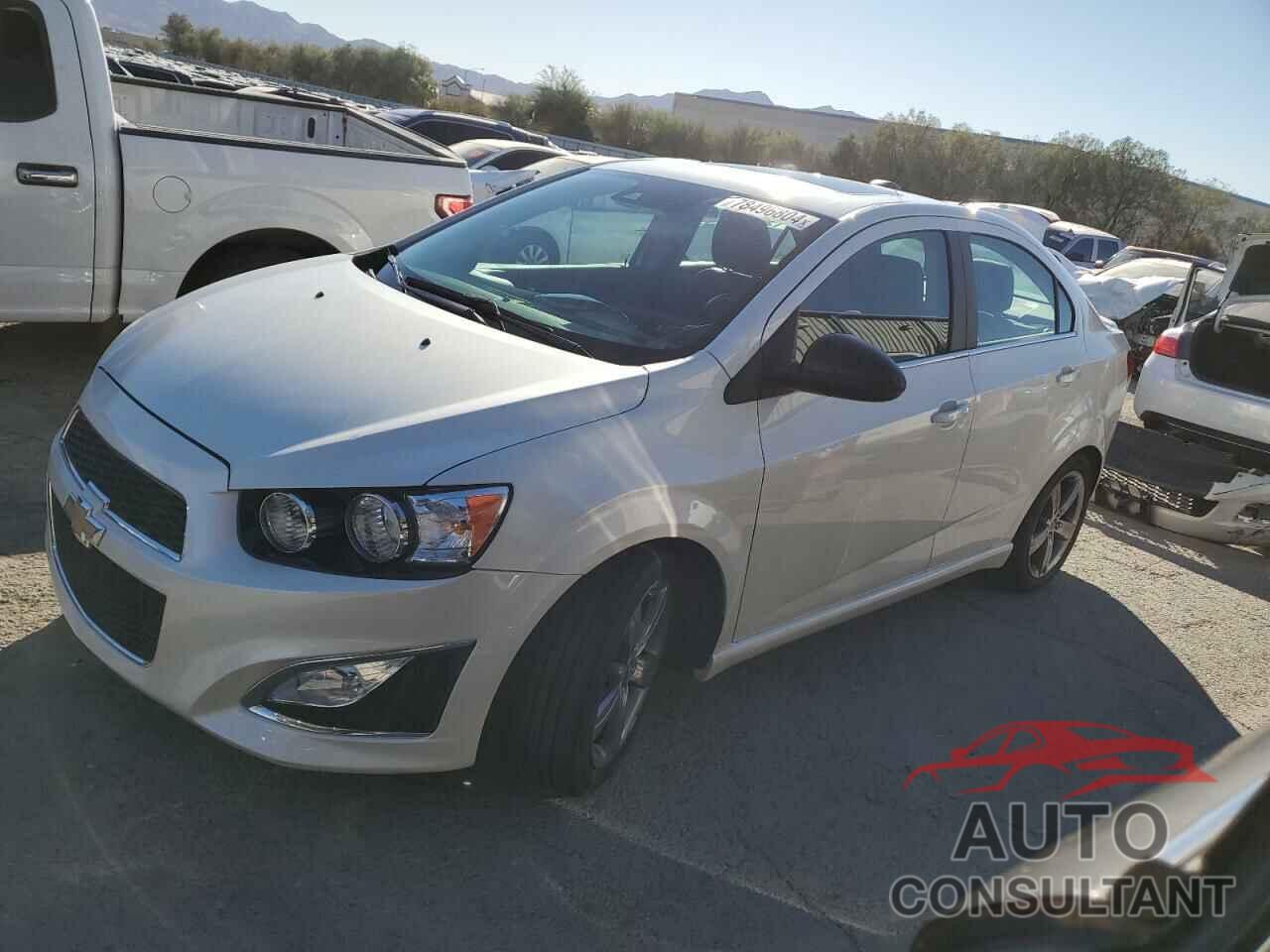 CHEVROLET SONIC 2015 - 1G1JG5SB8F4186070