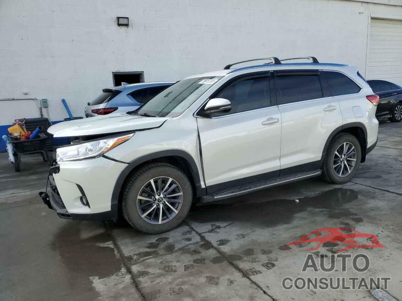 TOYOTA HIGHLANDER 2019 - 5TDKZRFH2KS557265