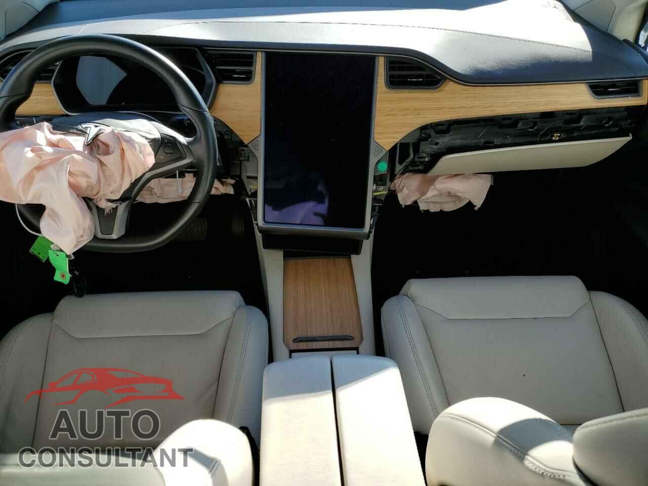 TESLA MODEL X 2018 - 5YJXCAE25JF119932