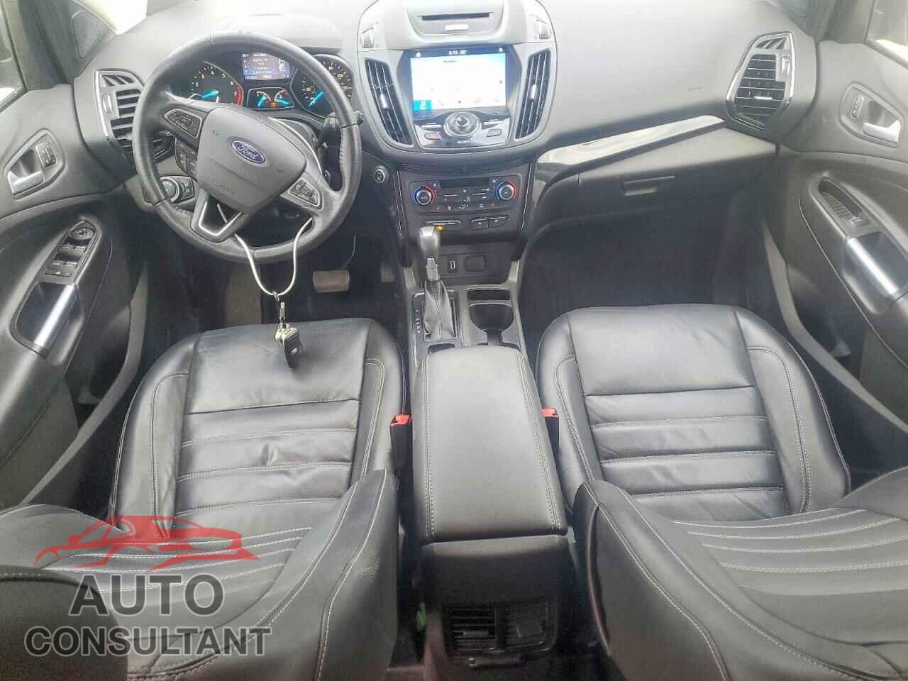 FORD ESCAPE 2017 - 1FMCU0JD2HUC07802
