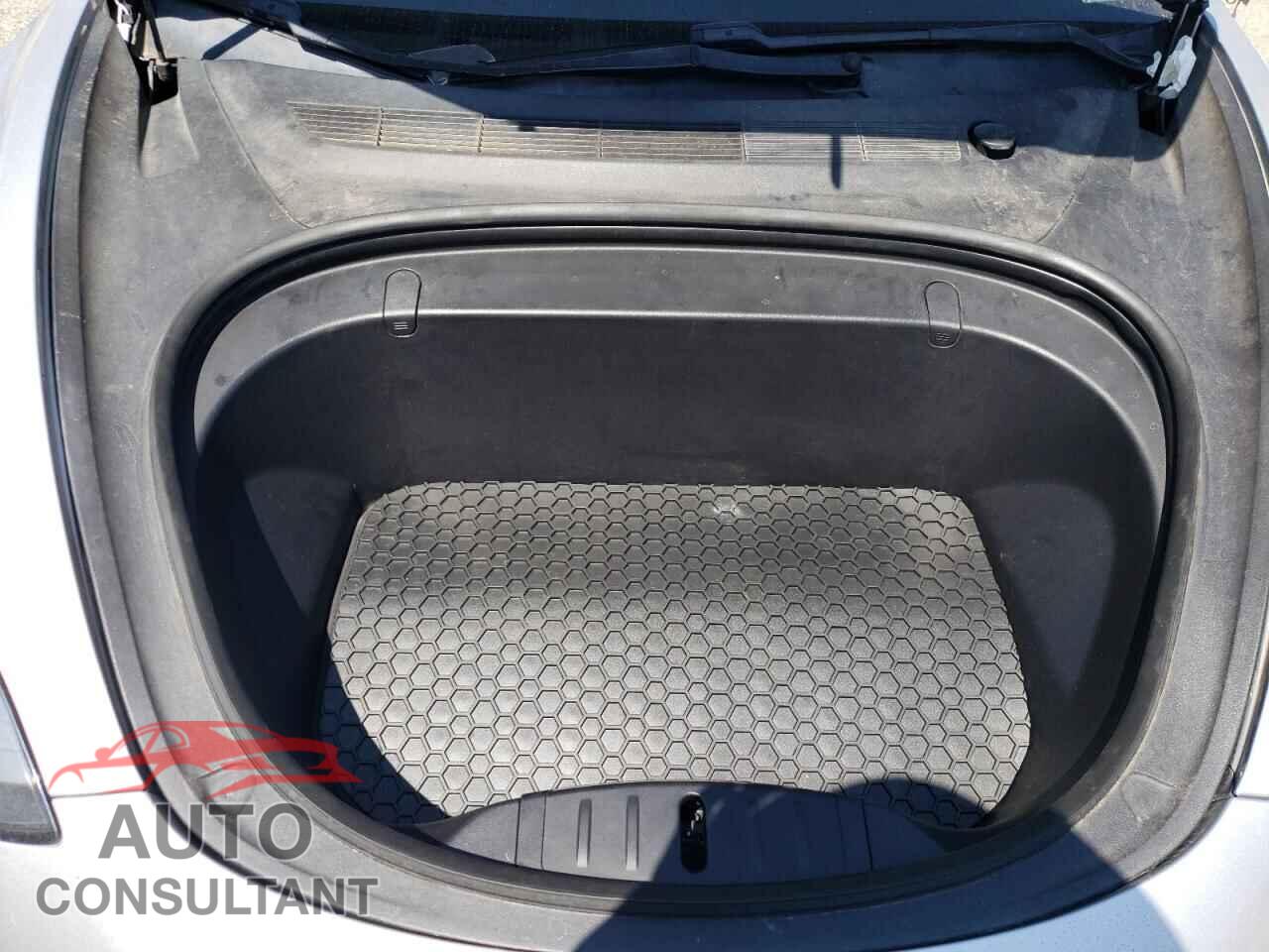 TESLA MODEL 3 2018 - 5YJ3E1EB0JF083446