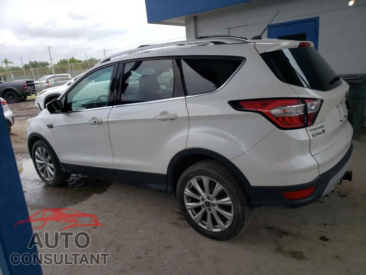 FORD ESCAPE 2017 - 1FMCU0J90HUD34673