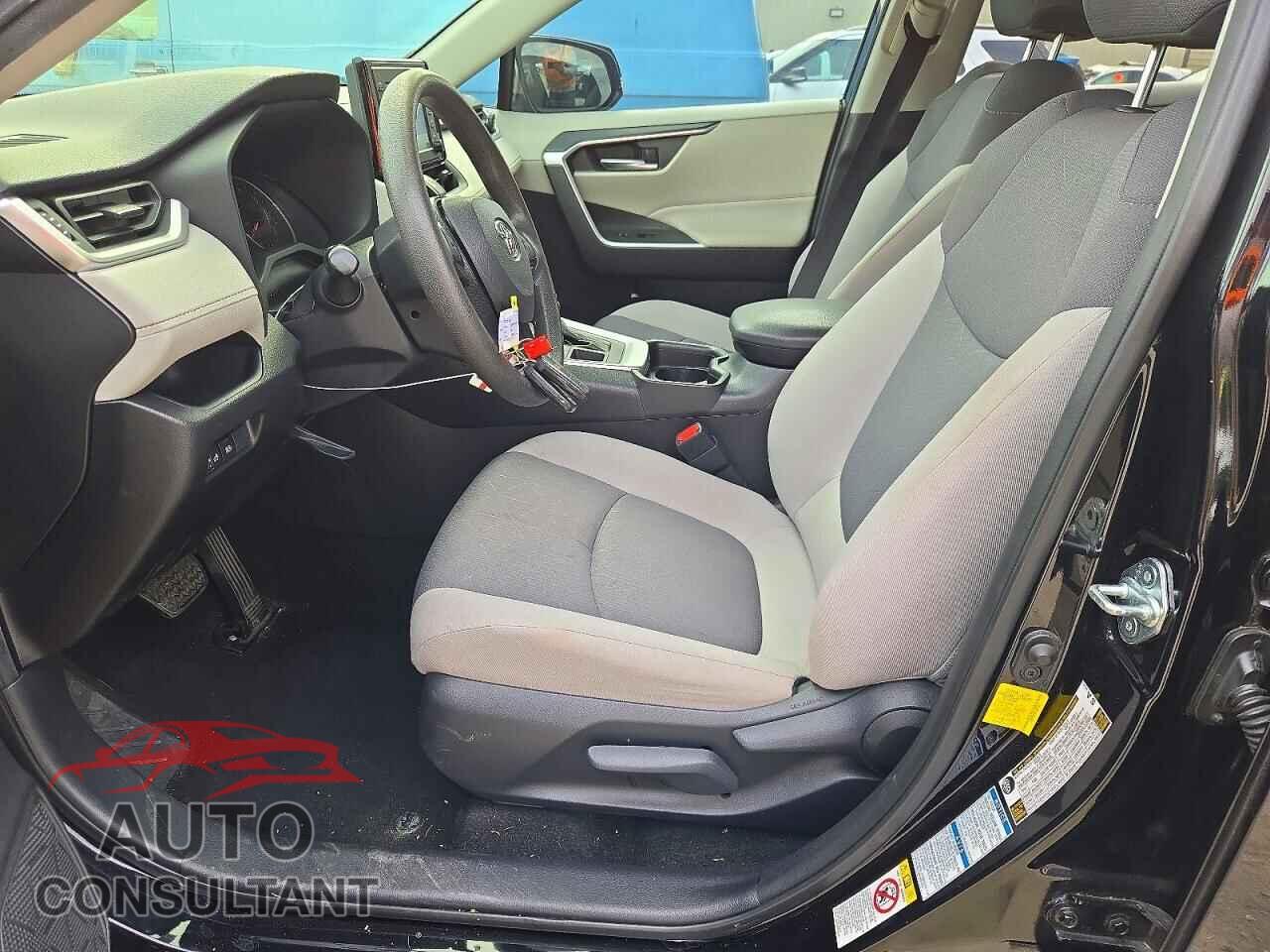 TOYOTA RAV4 2019 - JTMP1RFV0KD016343