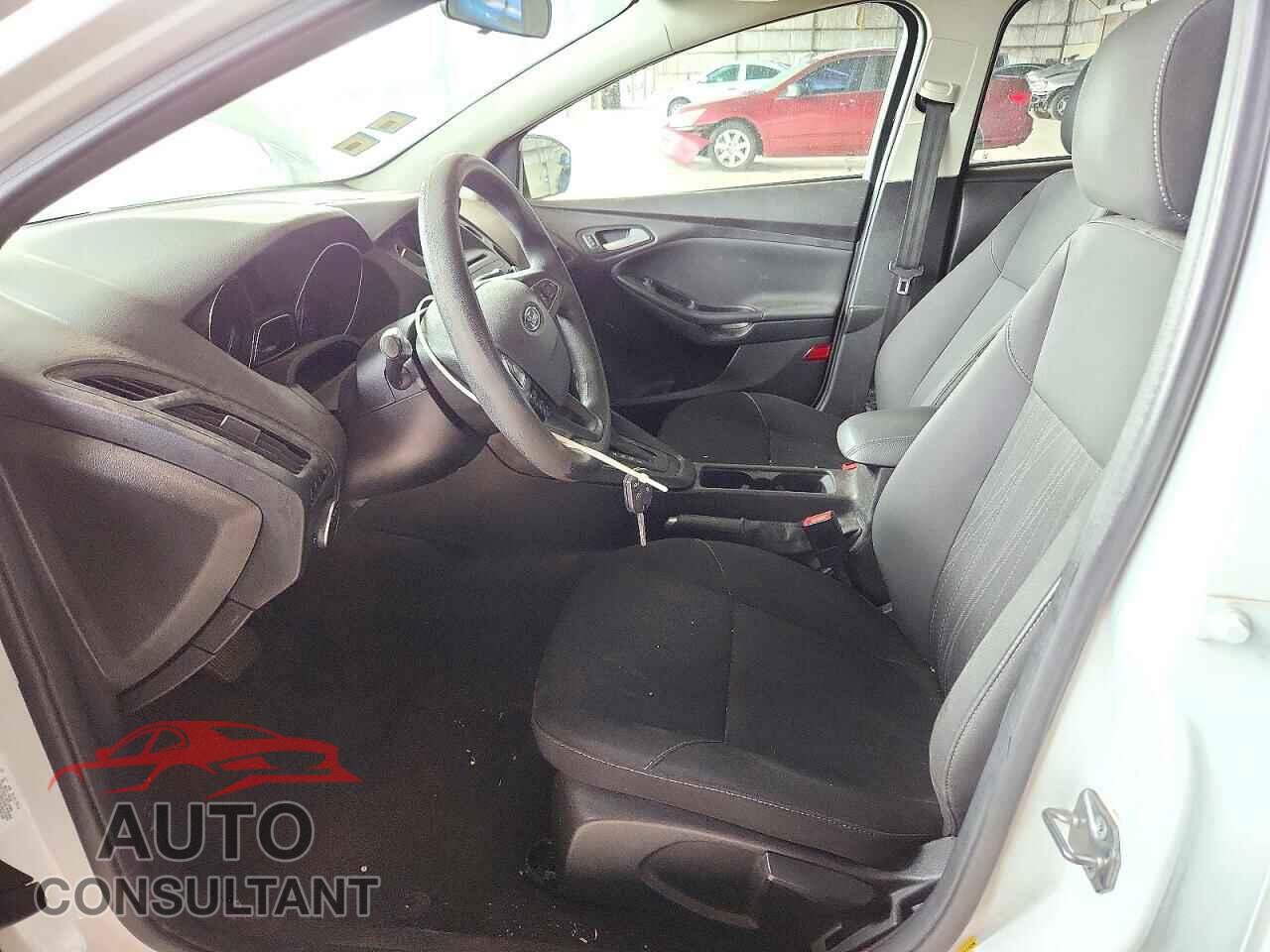 FORD FOCUS 2017 - 1FADP3F29HL270092