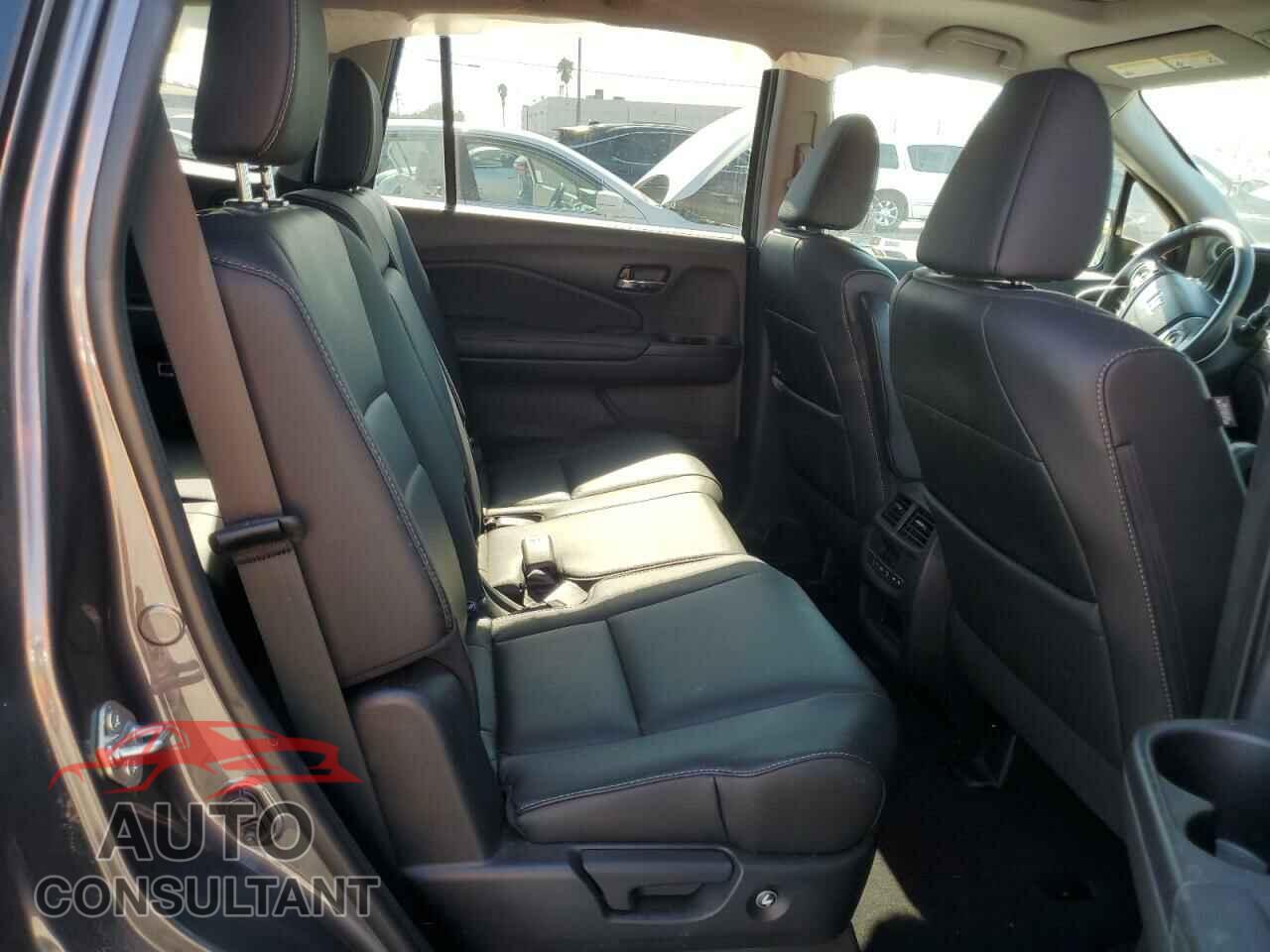 HONDA PILOT 2017 - 5FNYF5H77HB041156