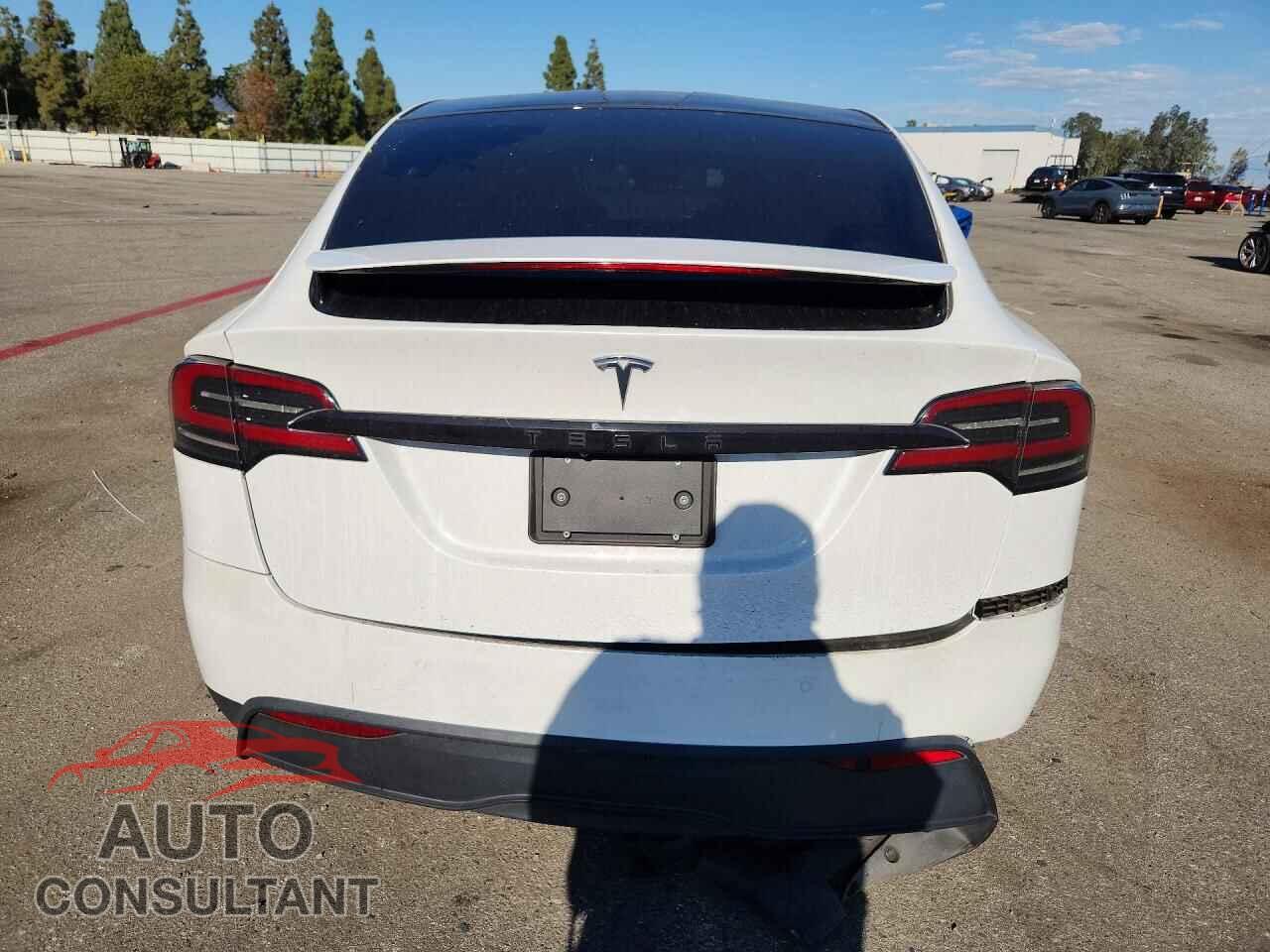 TESLA MODEL X 2022 - 7SAXCBE55NF362021