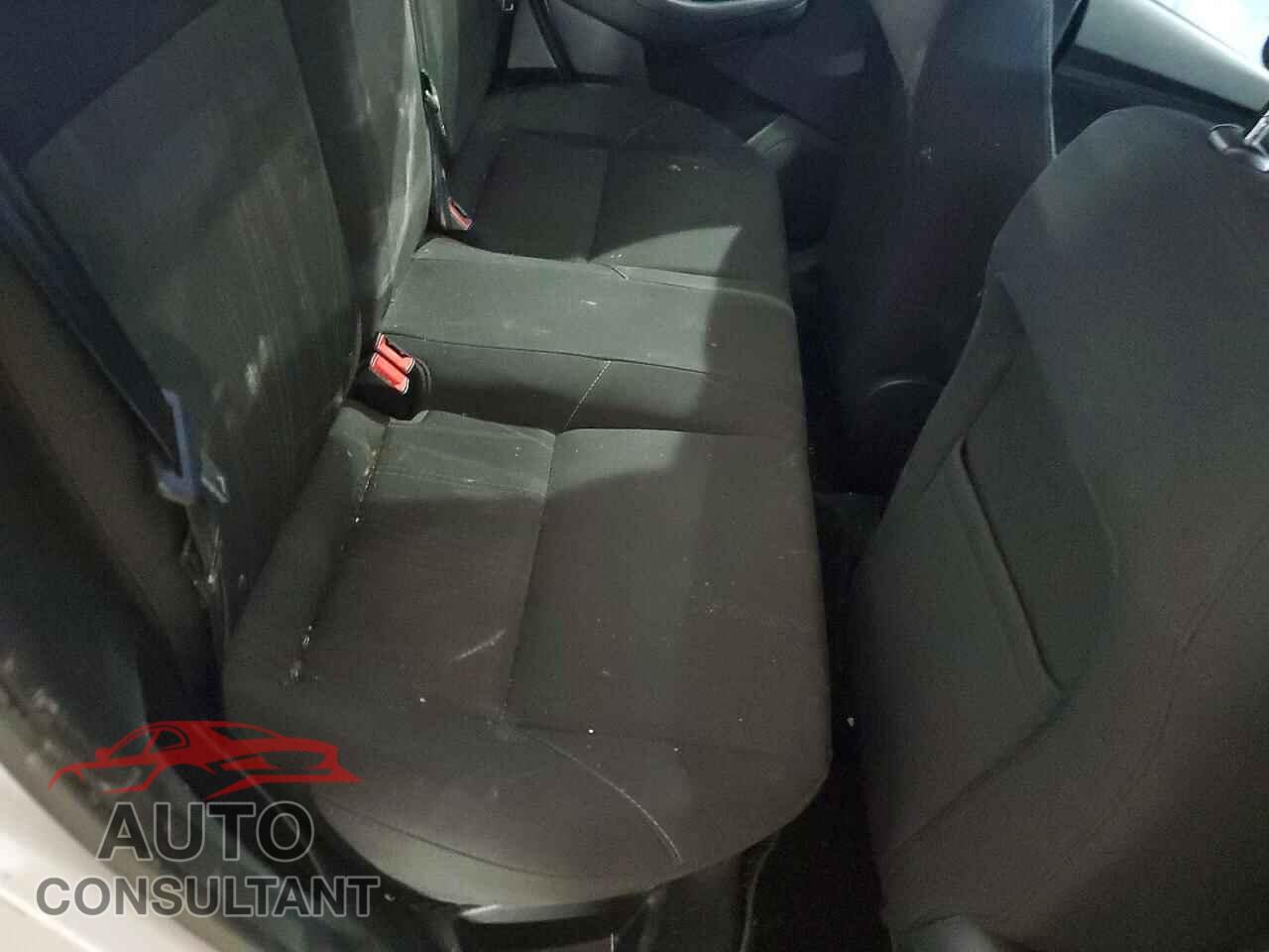 FORD FOCUS 2018 - 1FADP3F28JL328618