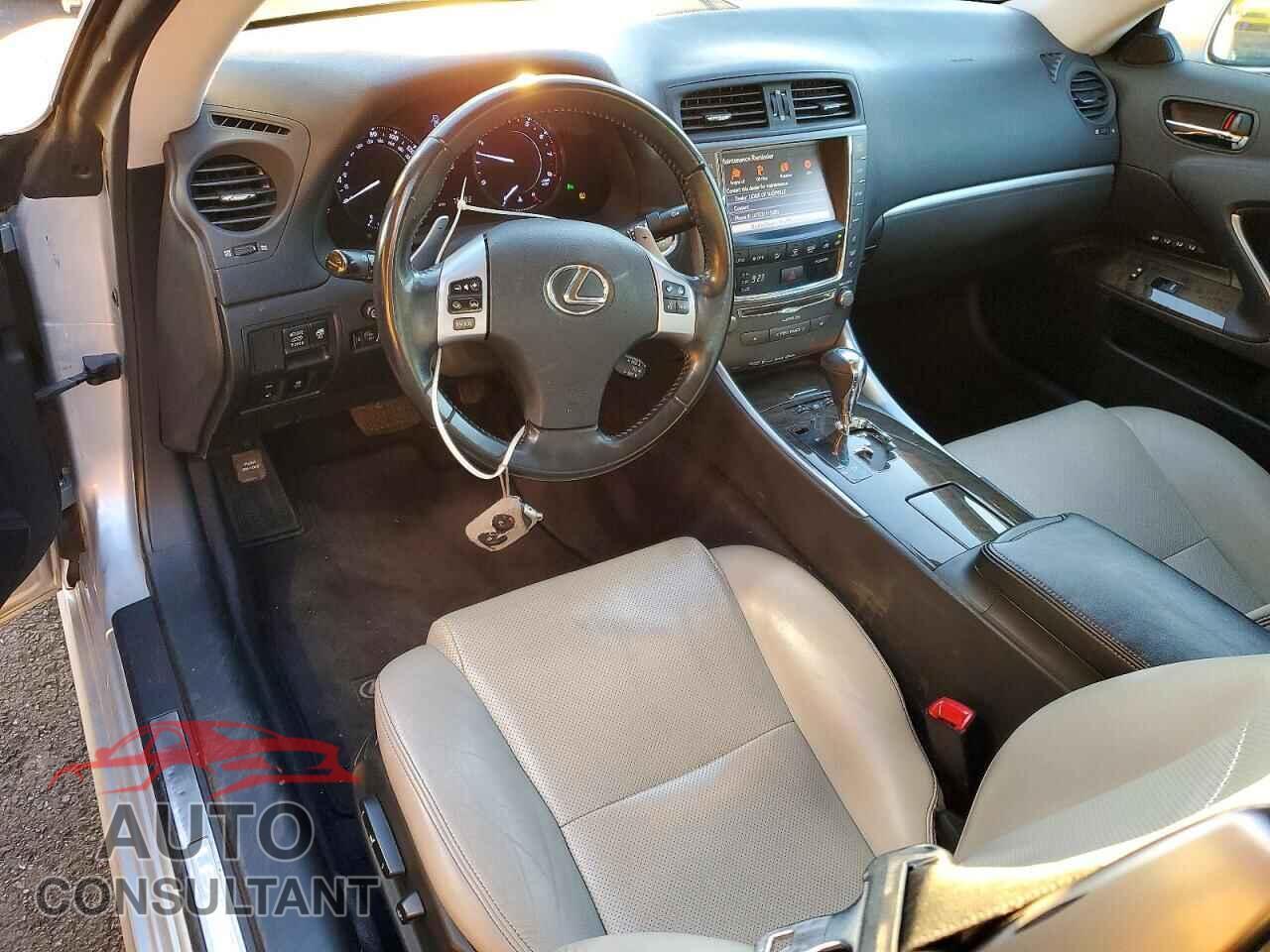 LEXUS IS 2013 - JTHFF2C25D2528854