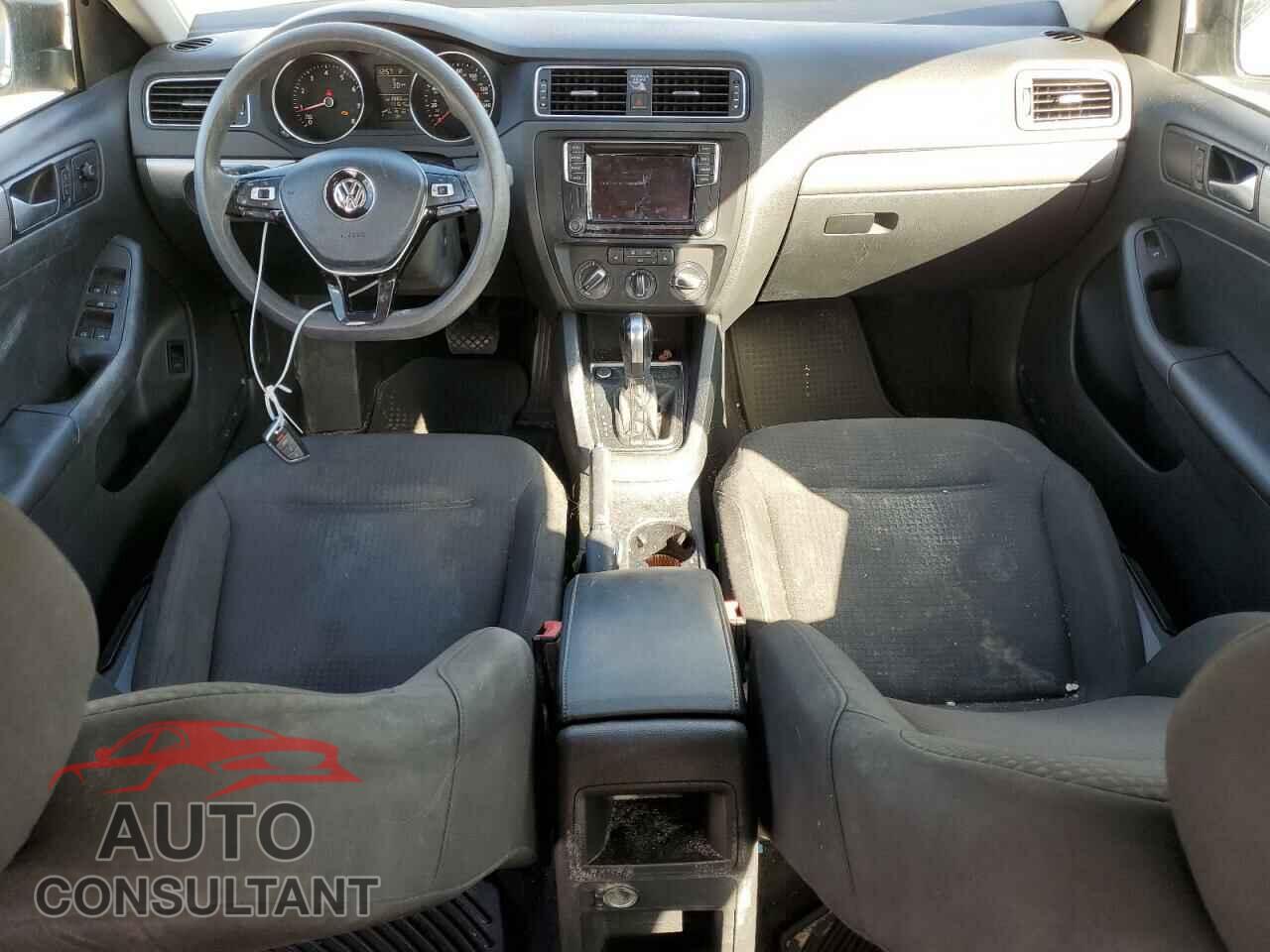VOLKSWAGEN JETTA 2017 - 3VWD67AJ2GM300059