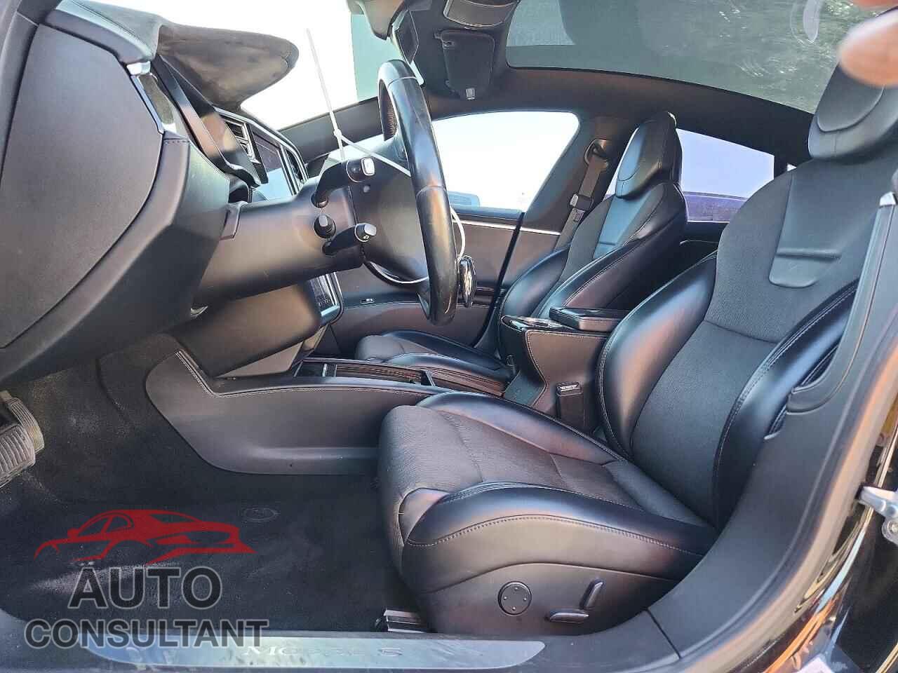 TESLA MODEL S 2017 - 5YJSA1E15HF202536