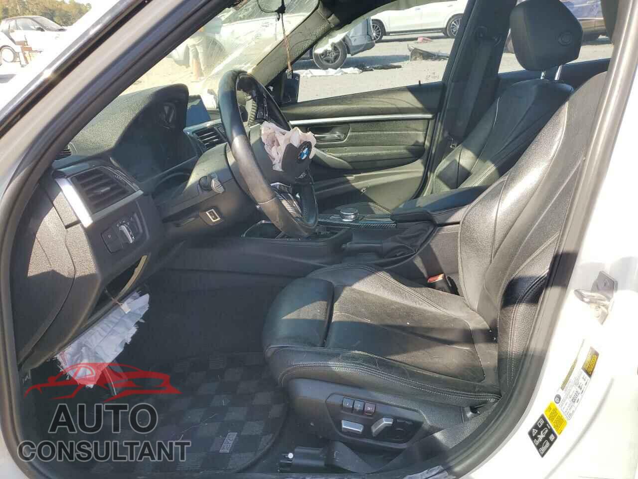BMW 3 SERIES 2018 - WBA8B7C59JA585859