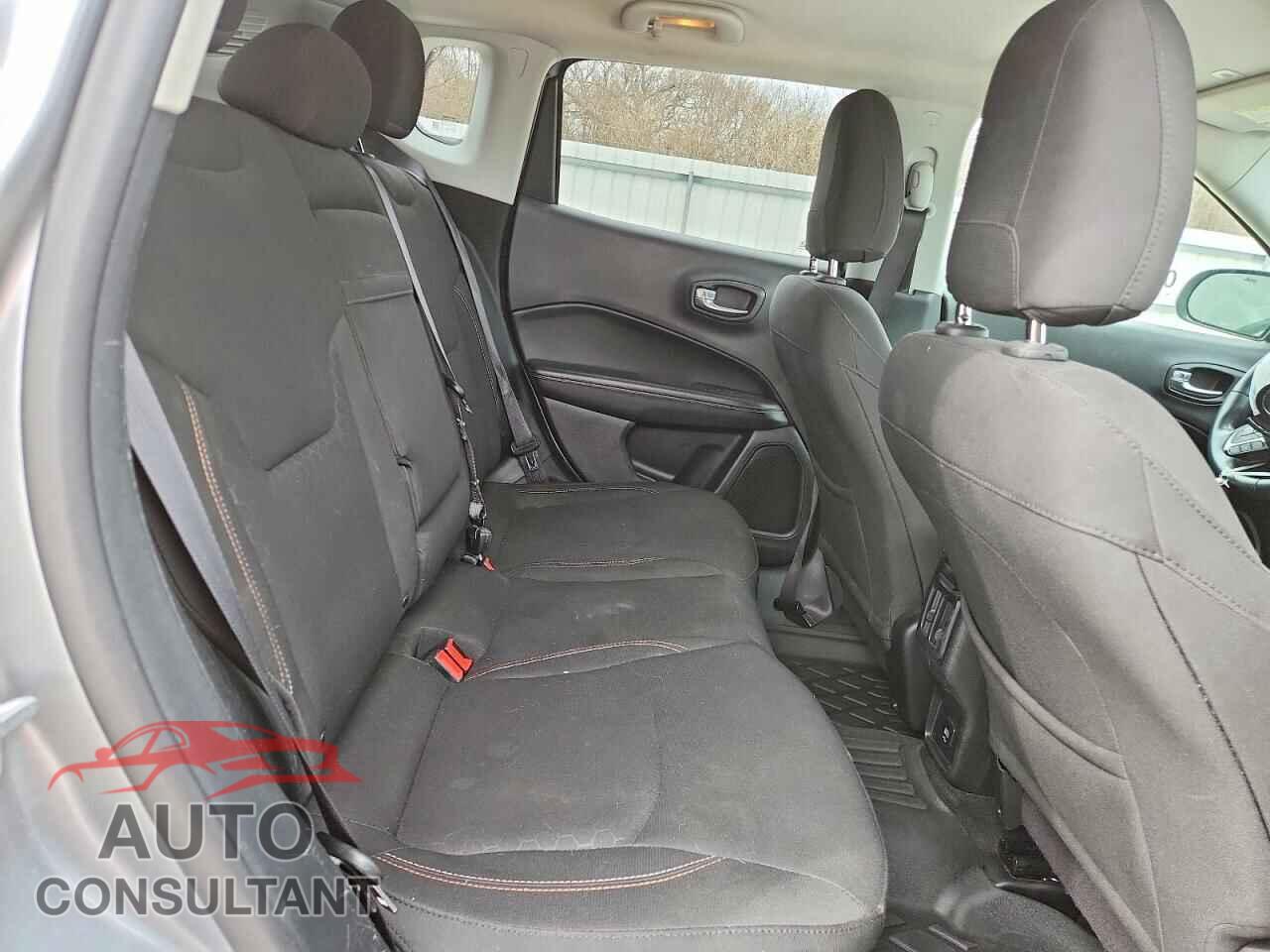 JEEP COMPASS 2018 - 3C4NJCAB2JT123906