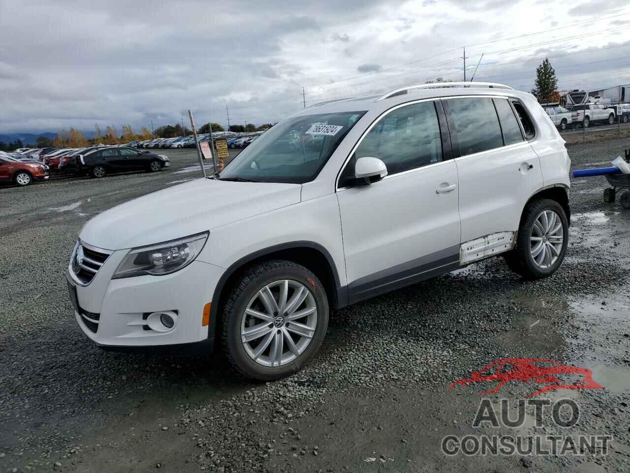 VOLKSWAGEN TIGUAN 2011 - WVGBV7AX3BW528528