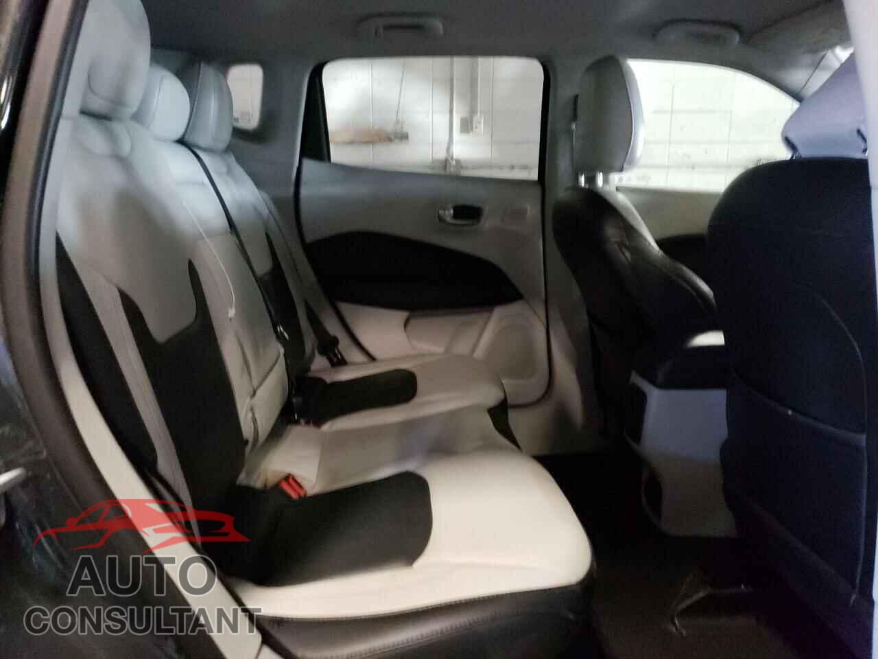 JEEP COMPASS 2018 - 3C4NJCCB5JT204881