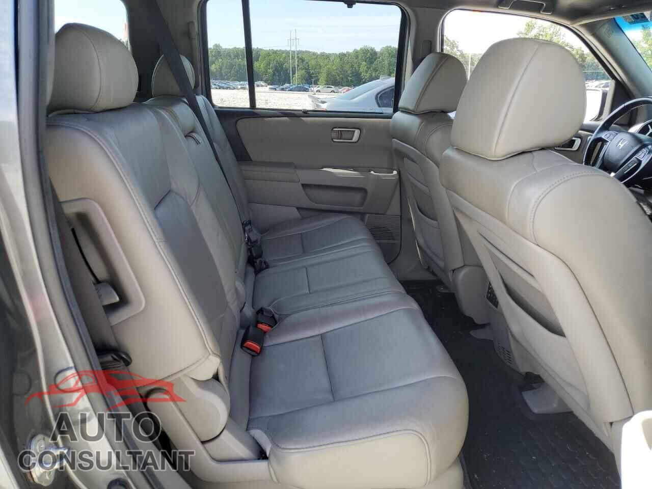HONDA PILOT 2011 - 5FNYF3H92BB051865