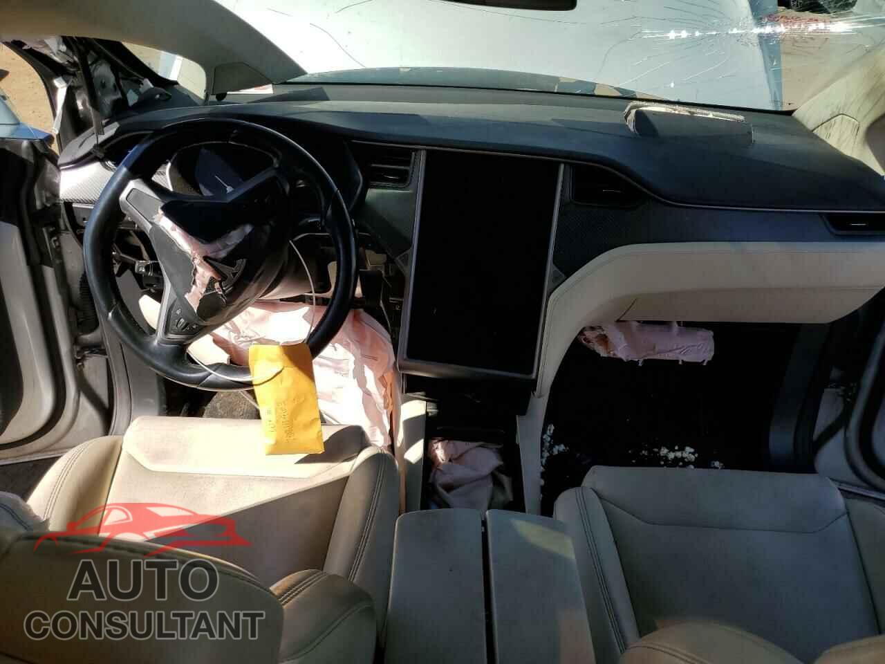 TESLA MODEL X 2018 - 5YJXCBE20JF112991