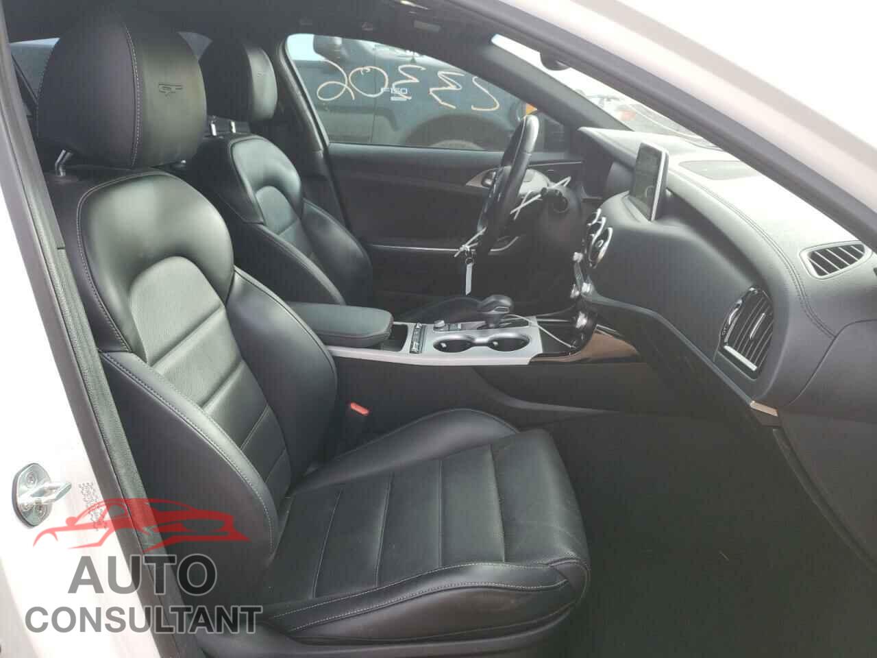 KIA STINGER 2018 - KNAE55LC8J6040008