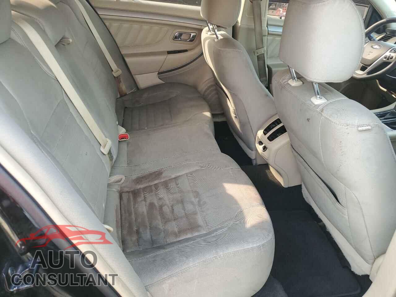 FORD TAURUS 2018 - 1FAHP2D82JG129592