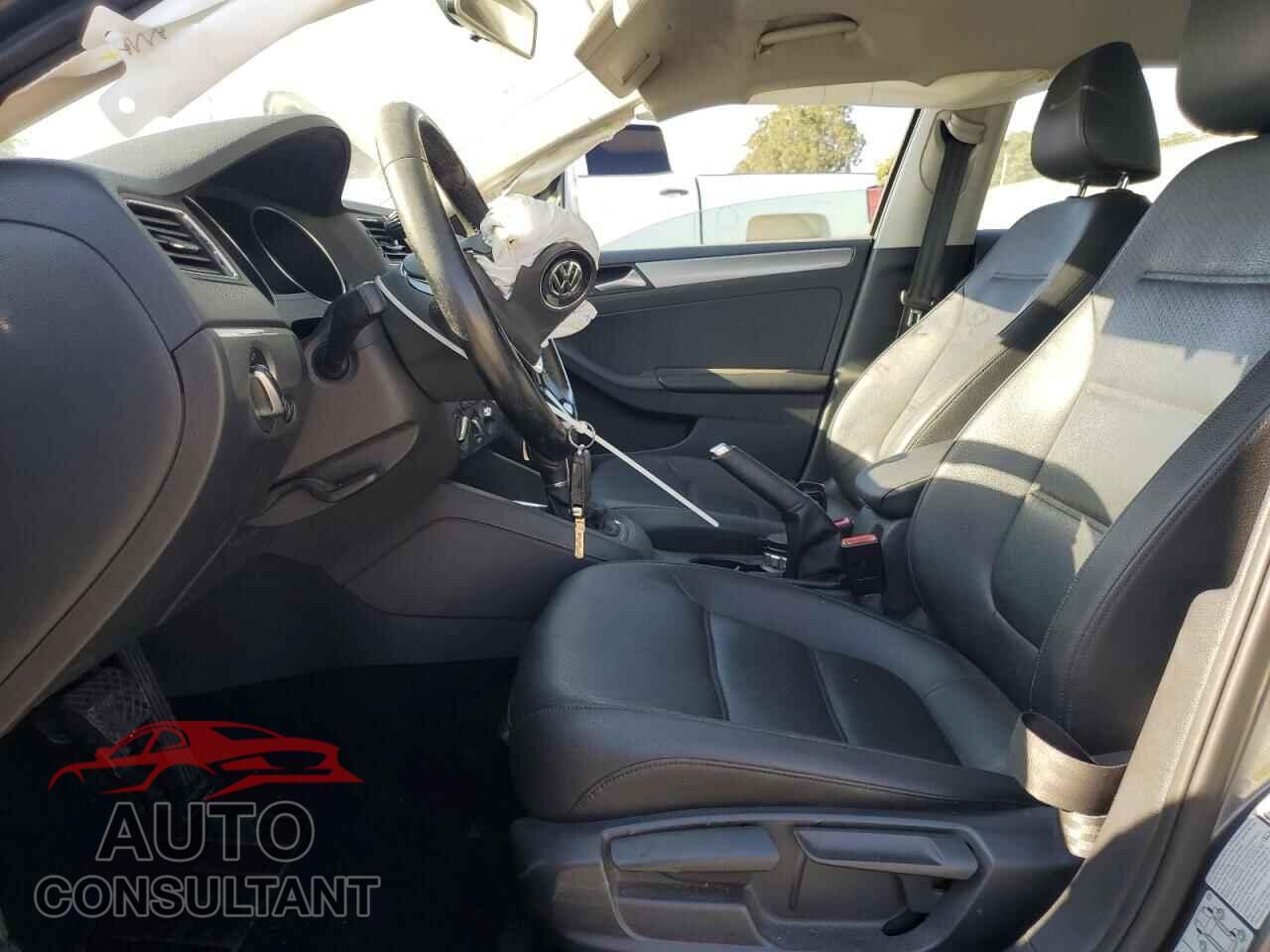 VOLKSWAGEN JETTA 2017 - 3VWDB7AJ9HM288358