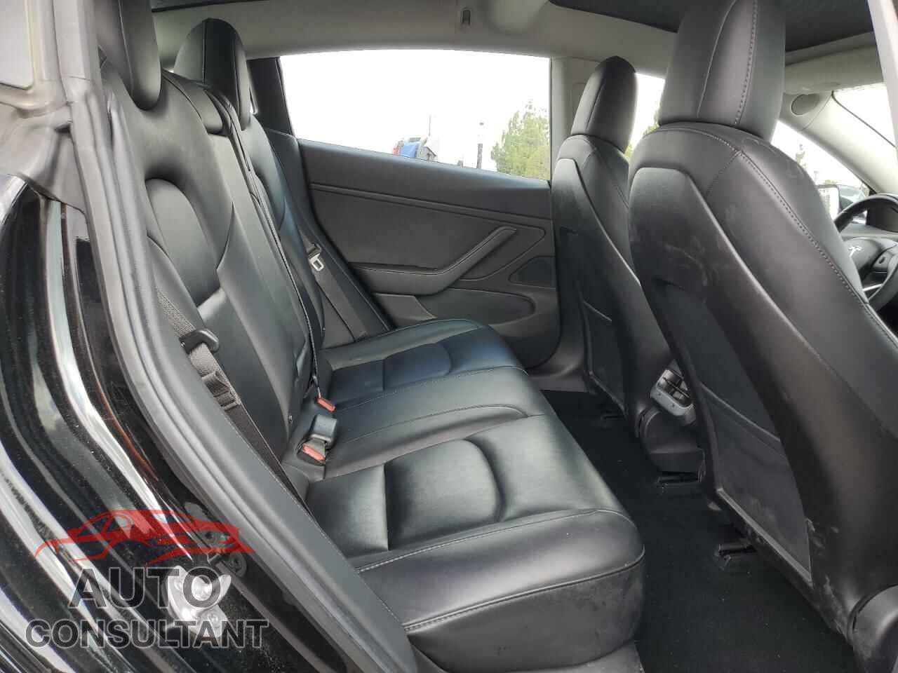 TESLA MODEL 3 2018 - 5YJ3E1EA7JF151703