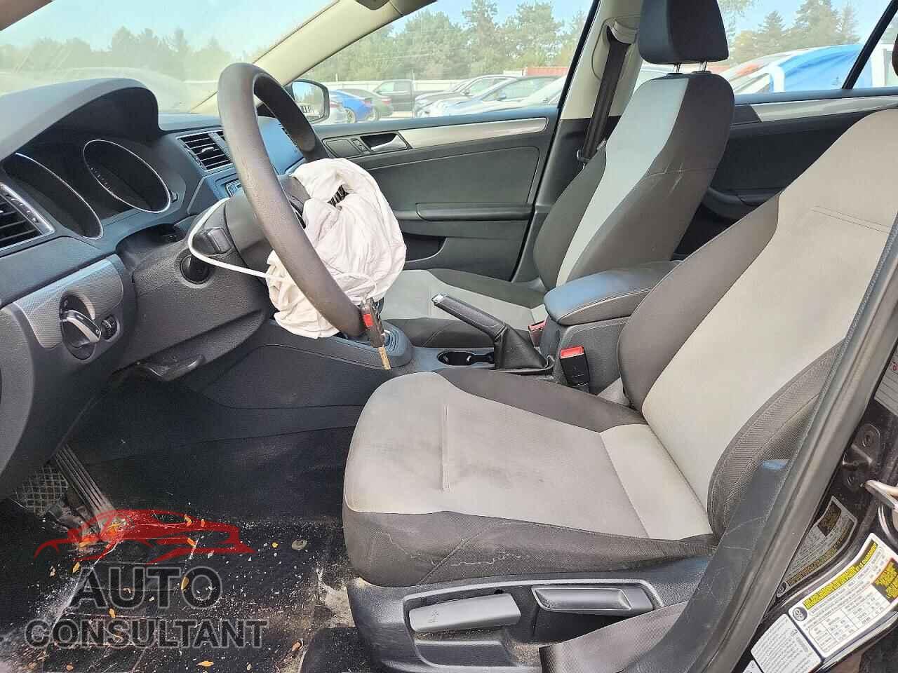 VOLKSWAGEN JETTA 2017 - 3VW2B7AJ6HM232787