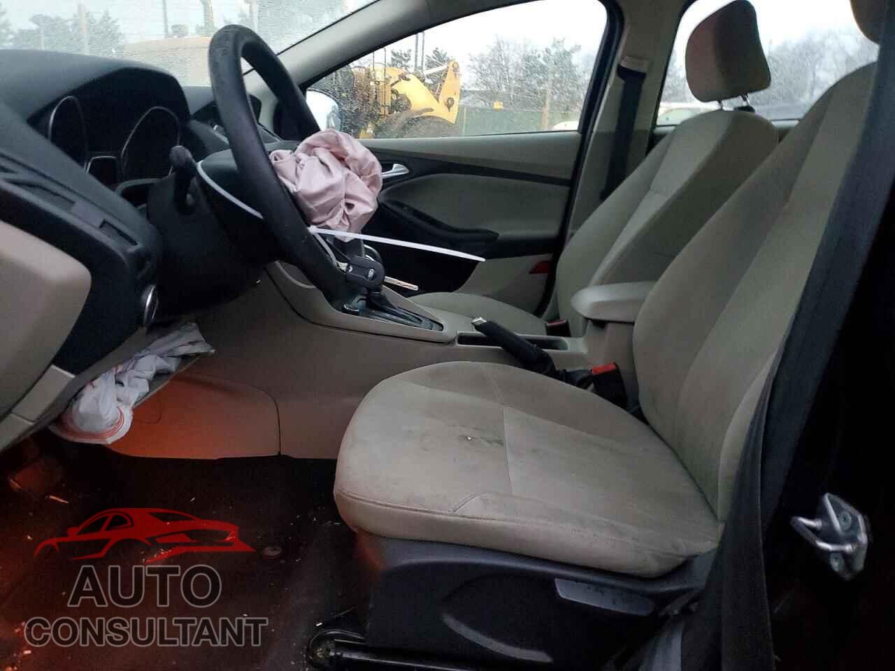 FORD FOCUS 2015 - 1FADP3F23FL300801