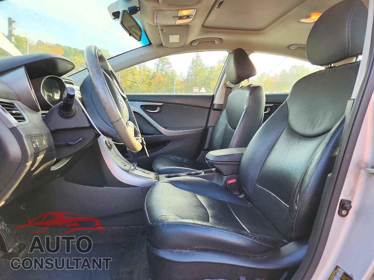 HYUNDAI ELANTRA 2013 - KMHDH4AE8DU757217