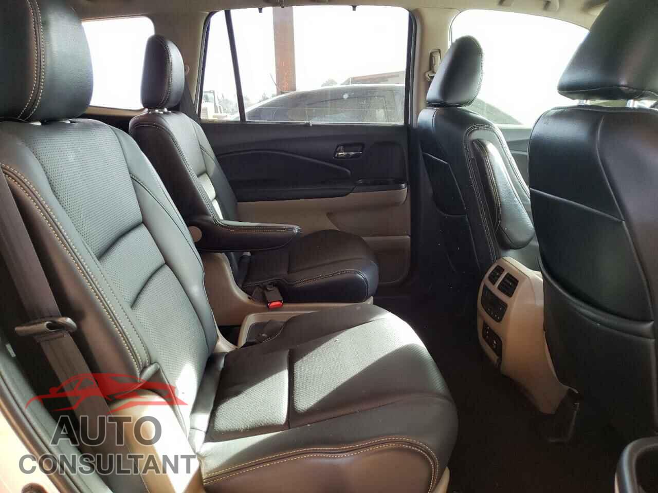 HONDA PILOT 2016 - 5FNYF6H09GB073095