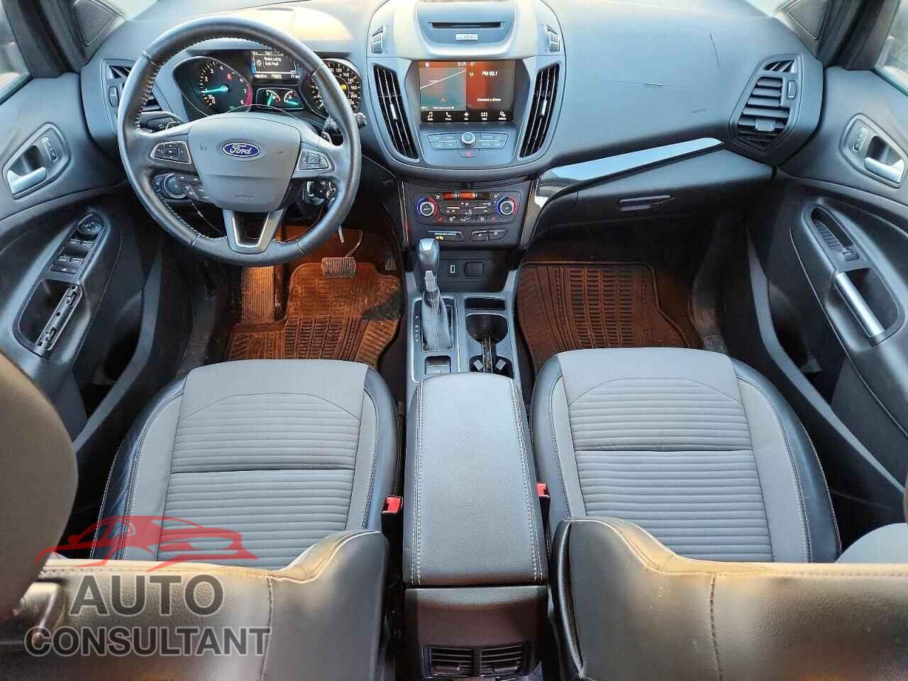 FORD ESCAPE 2017 - 1FMCU9G9XHUC82934