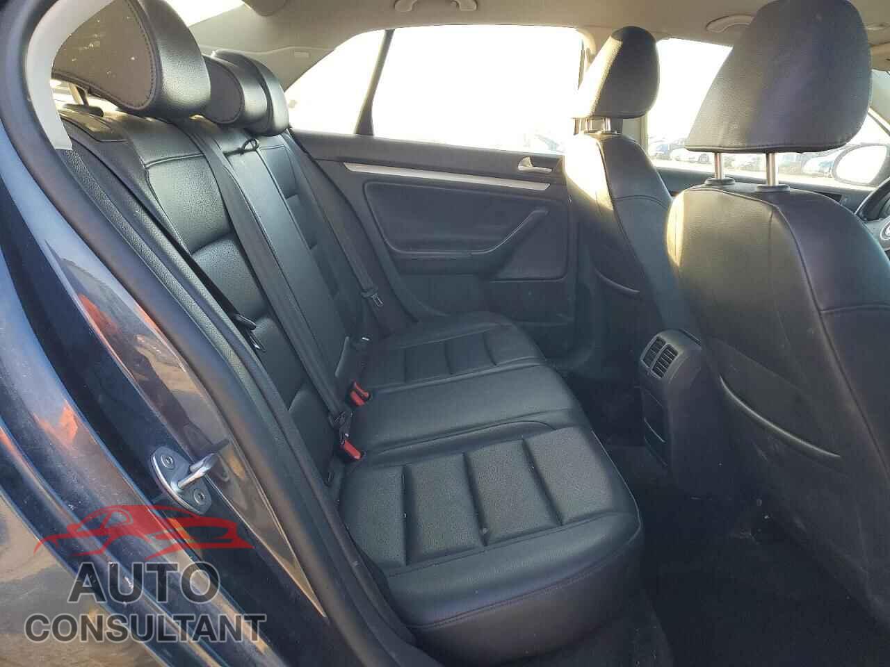 VOLKSWAGEN JETTA 2010 - 3VWAX7AJ8AM103520
