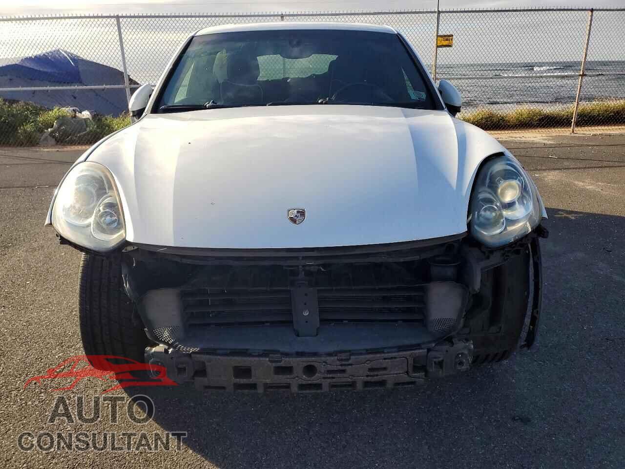 PORSCHE CAYENNE 2016 - WP1AA2A21GLA11612