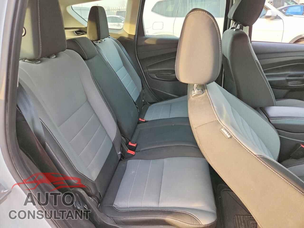 FORD ESCAPE 2017 - 1FMCU0F74HUB29266