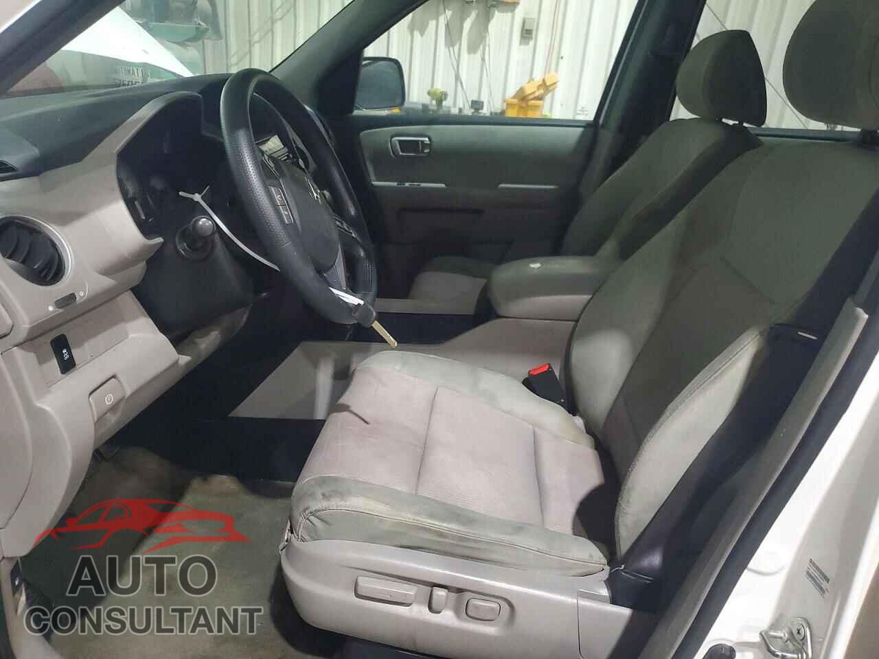 HONDA PILOT 2015 - 5FNYF3H32FB027888